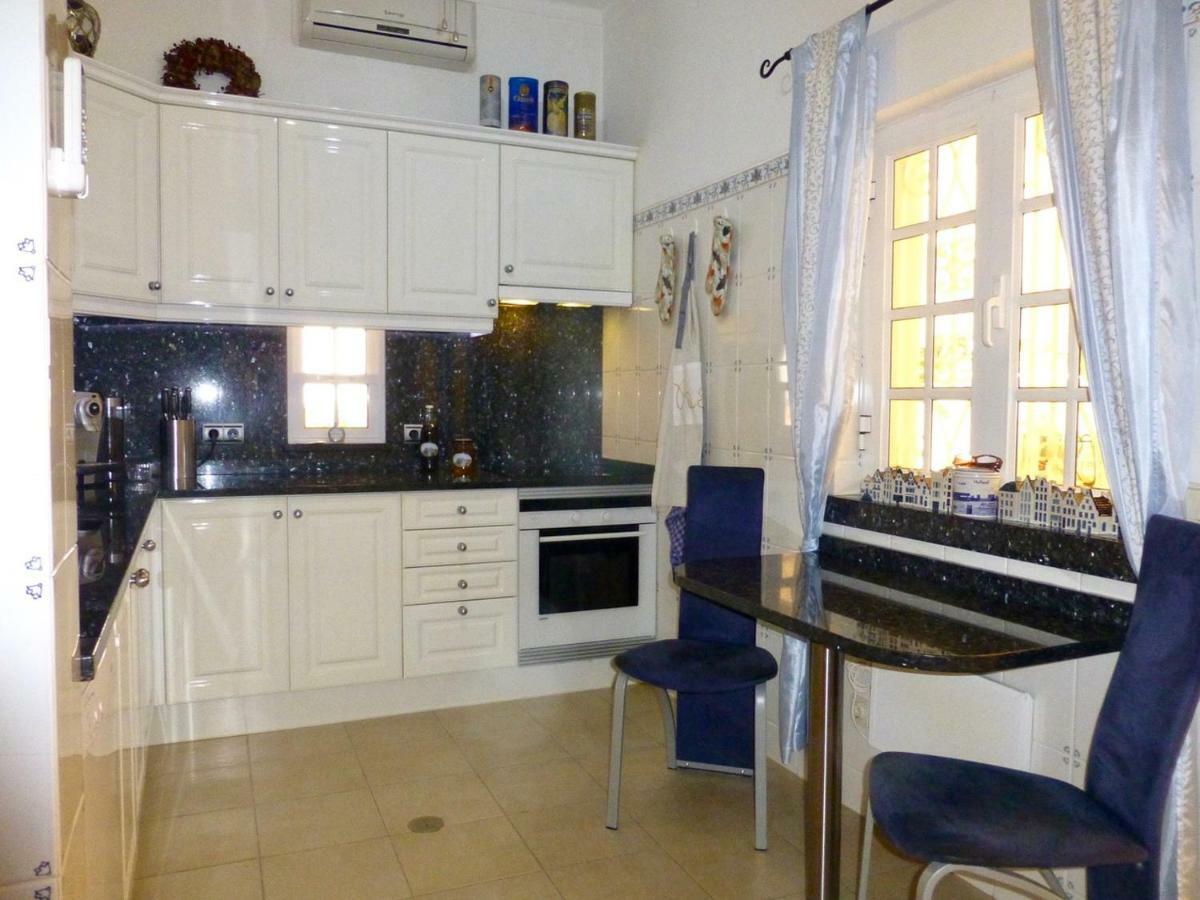 Villa Corniche, Privée, 4 Suites, Vue Mer, Piscine Au Sel, Chauffée Et Couverte
