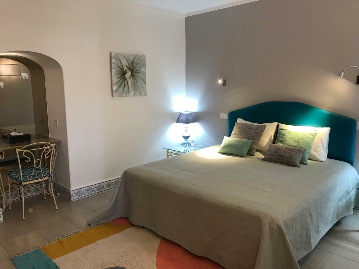Corniche, Privée, 4 Suites, Vue Mer, Piscine Au Sel, Chauffée Et Couverte *